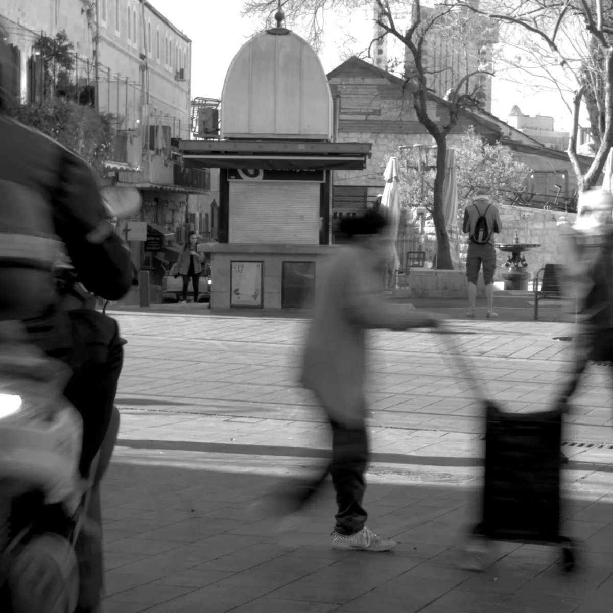 MarcoFosci's tweet photo. Jerusalem, the passage of people like blood in the veins, everyone chasing their commitments.
—
#jerusalem #peoole #israel #oldcity #circulation #black #white #bnw #bnwphotography #blackandwhite  #monochrome #bnwphotos #moments_in_bnw #moments_in_photography #moments #moments_in_ https://t.co/F4HxUdd04x