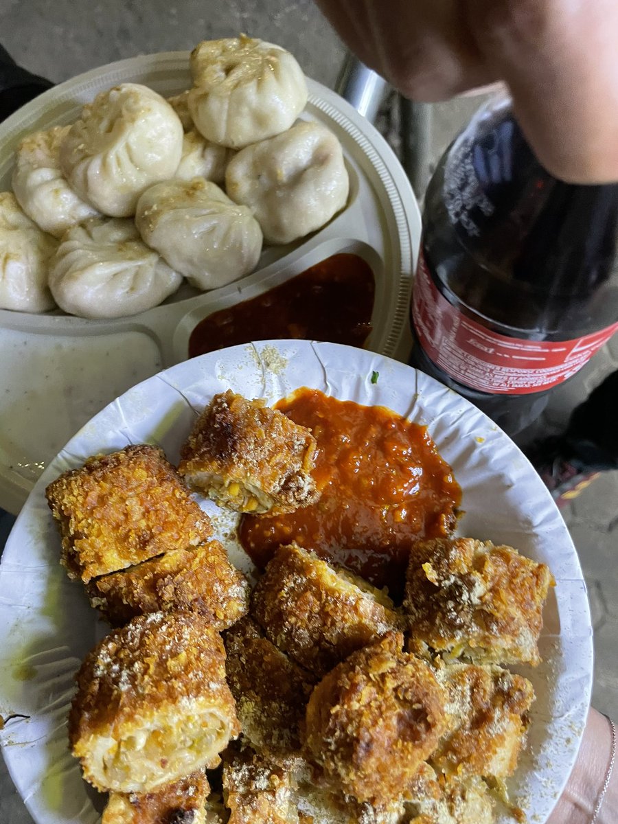 NeetiSharma98's tweet photo. Tysm to my friends for the scrumptious delicacies today 🤗🥰 https://t.co/xXLUrW6qot