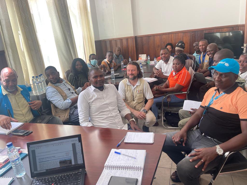 HugoReichenb's tweet photo. 📢 During response to #CycloneFreddy, #coordination with communities, NGOs and local authorities, is key to maximize support to those most vulnerable.

🙆‍♀️ Therefore @ProtectionClust #Mozambique has been coordinating with Ministry of Social Action (#DPGCAS) from the start! https://t.co/9ytR7HWMcO