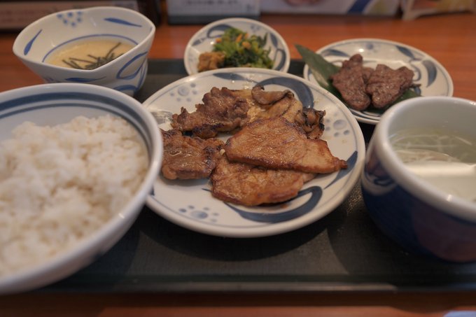 本日のランチ。｢ねぎし」ブラッキートリプル＋ミニがんこちゃん。ご飯おかわりしたった。 