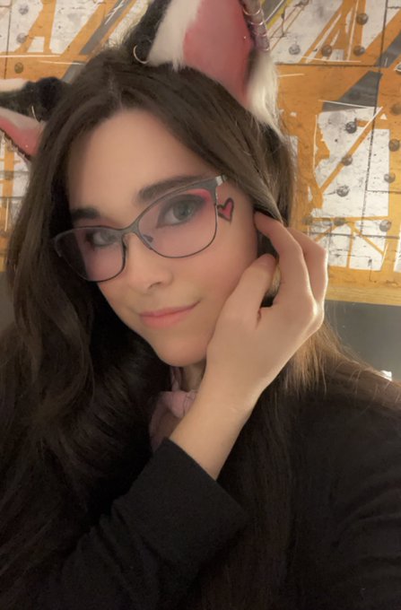 Just got back from a date with my husband&rsquo;s girlfriend. 🥰 #polylife https://t.co/fSQiPOZpJ8<a href="/tag/polylife"class="tags"><span>#polylife</span></a>