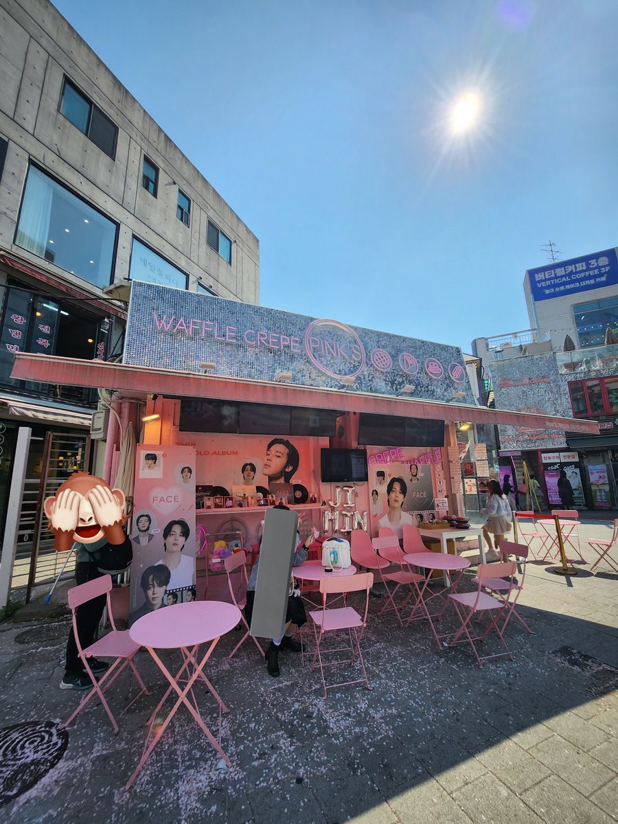 choon_1004_sik's tweet photo. #지민아솔로데뷔축하해
#Celebrate_JIMINSOLO
#지민이의첫솔로를응원해
#FACECAFE
홍대에 수업왔다가 우연히 만난 지미니 https://t.co/VuSKlDug0E