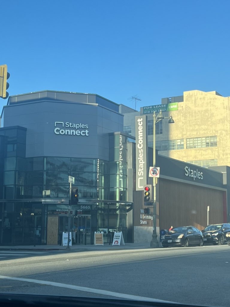 dectiniXx's tweet image. New staples just dropped