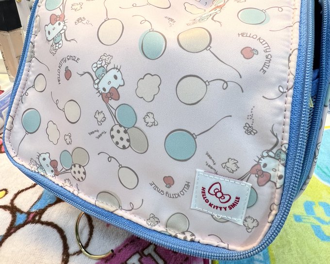 HELLO KITTY SMILEで購入したポーチ大きくてポケットいっぱいで便利です楽屋で大活躍してくれてる君がいなかっ