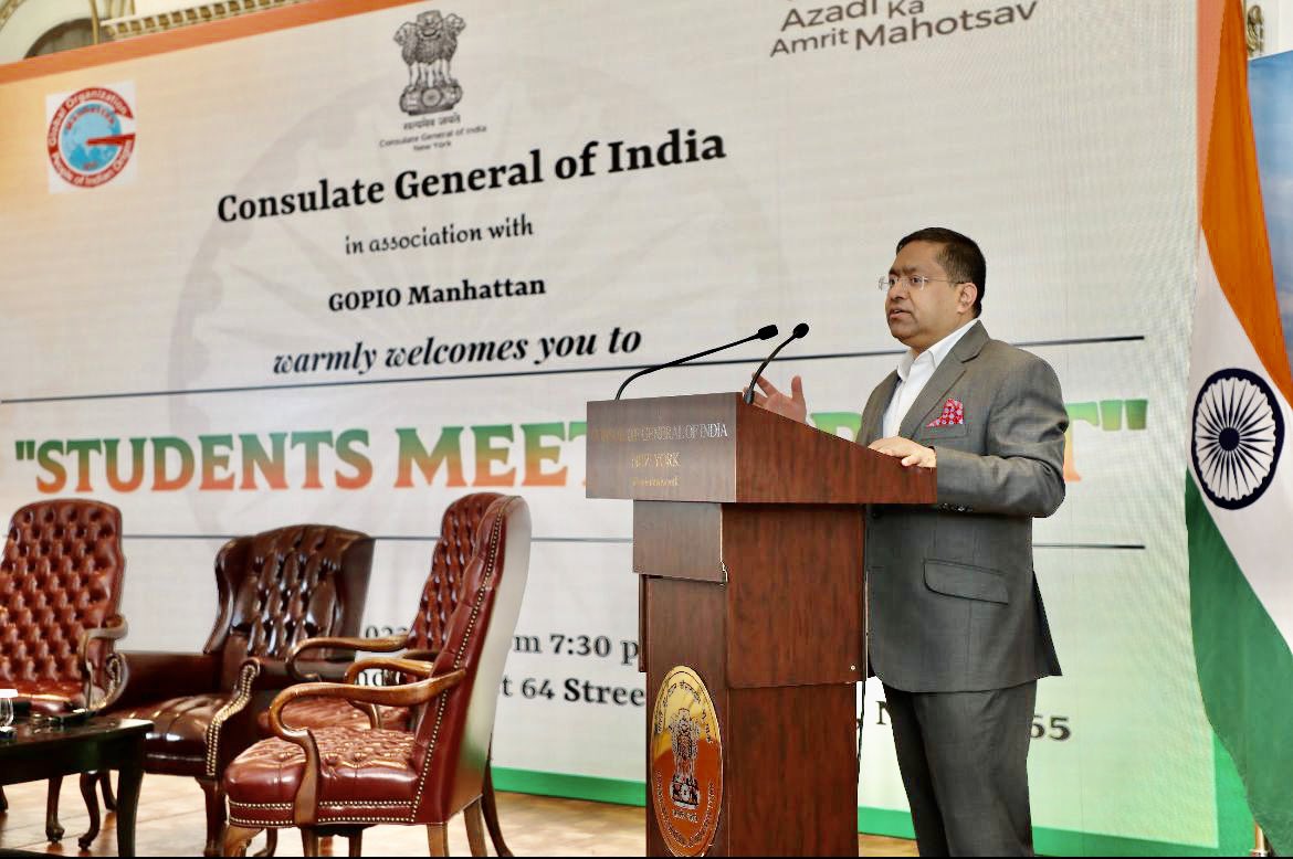 IndiainNewYork's tweet image. Young  minds powering 🇮🇳🇺🇸#KnowledgePartnership

@IndiainNewYork wid GOPIO
hosted 🇮🇳students from over 10 Universities for a meet &amp;amp; greet session. Insightful discussion wid @s_jagabathula @akshattewary @AtmaGlobalMedia @ztiinc 

Inspiring talk by @ProfBernadineW on #MentalHealth