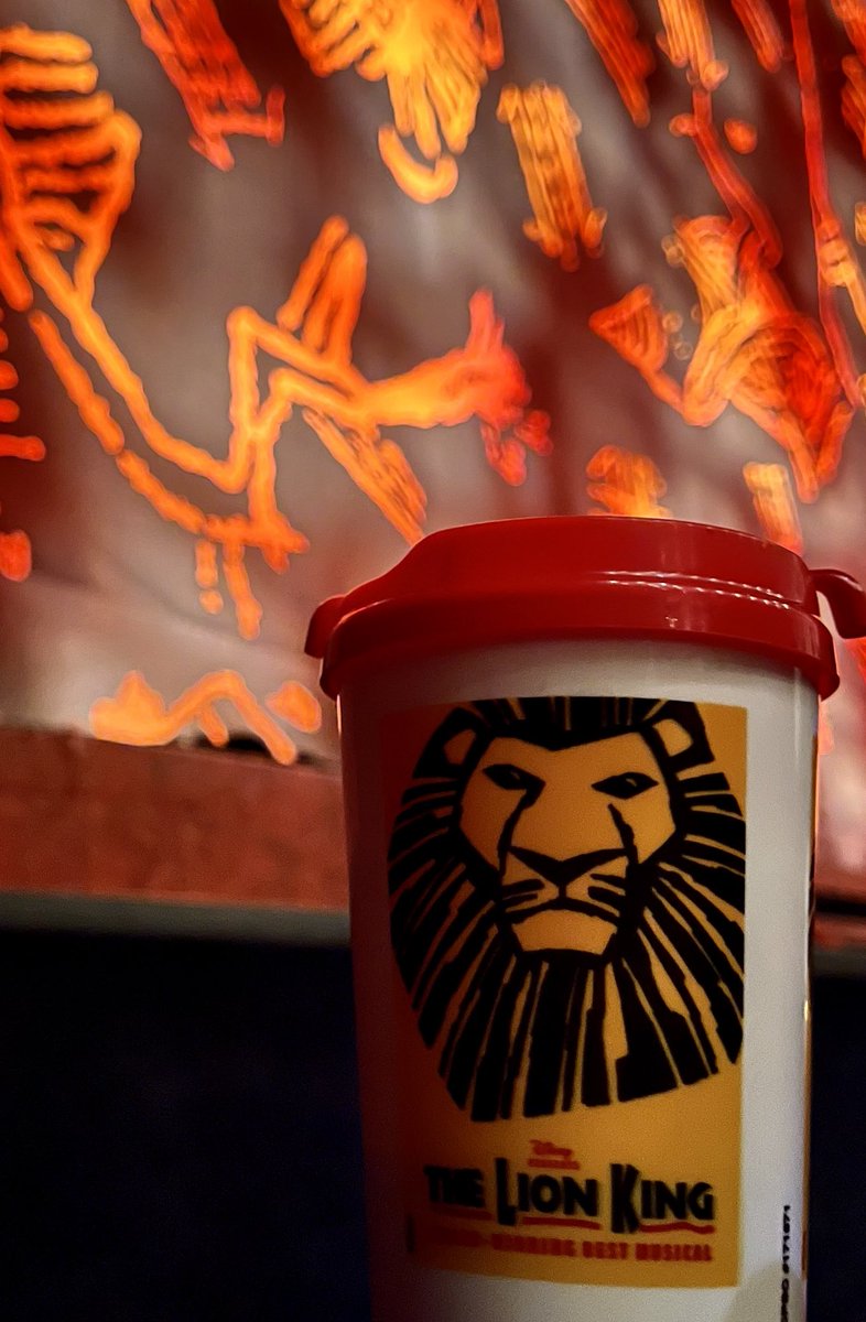 T_fingler's tweet photo. At the #Minskoff theatre! #Broadway #NYC #TheLionKing #hakunamatata https://t.co/FCKsiKHFUo