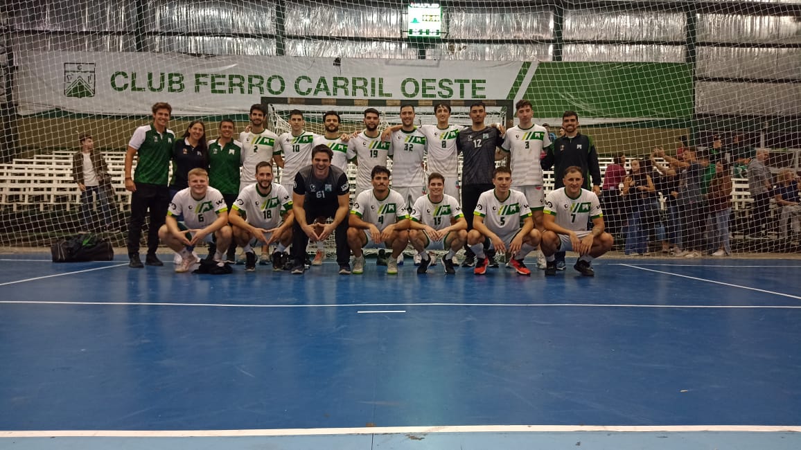 ferrocarriloest's tweet photo. #HandballMasculino 🤾♂️ Ganooó #Ferro!!! Por la 4° Fecha del Metro Apertura de @femebal los Mágicos vencieron en el Multi 26-23 a #SAGLomas!
#Ferro con 7 pts. (2G y 1P)!
Próxima fecha (5°): Sáb. 15/4 vs. #RiverPlate (V)!
#VamosVerde! 💚🚂 https://t.co/rDxQPhbDxJ