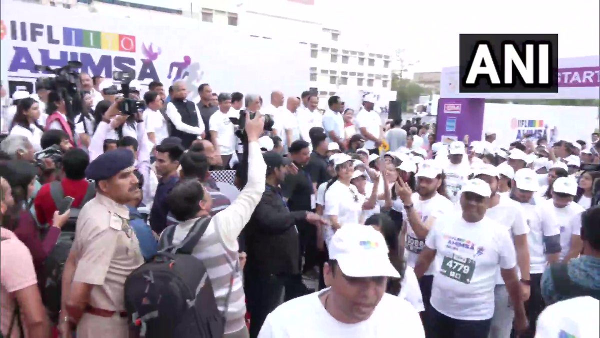 Rajasthan CM Ashok Gehlot flags off  'JITO Ahimsa Run' in Jaipur