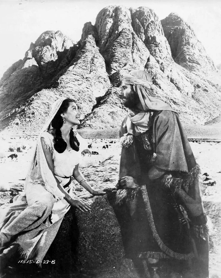 LADYDAY93's tweet photo. Sephora's basically all:"If you marry me, you ain't getting a soft #BooBooKitty. You're getting an adult woman-hardworking &amp; about something. You'll need to be about something to and you will love and respect me. Because I'm worth it." #10Commandments #tencommandments https://t.co/9McXzO3eJX