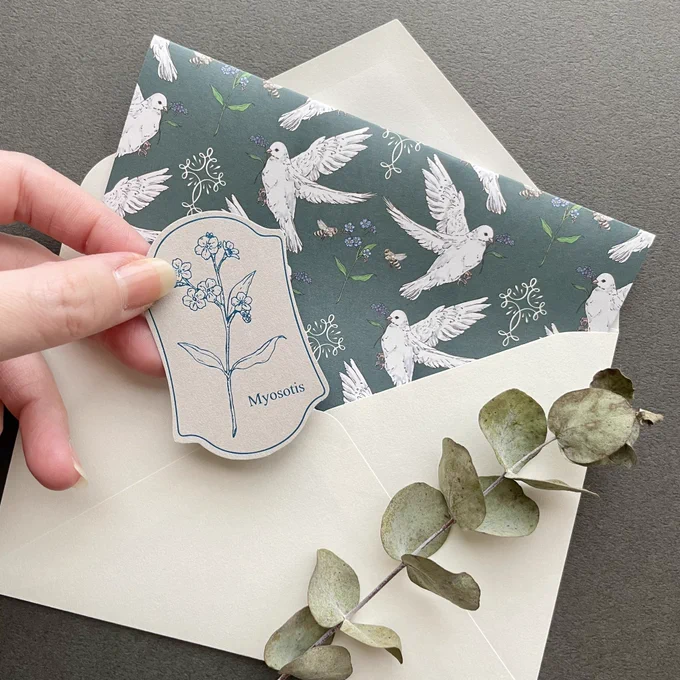 【勿忘草と白鳩】4月下旬発売の新作たち、撮影が終わりました。この子達はいつもよりデザイン組むのに時間がかかってしまっていた分、思い入れも強いです。幸運のシンボルをちりばめた、想いをのせたくなる作品に仕上がりましたよ 