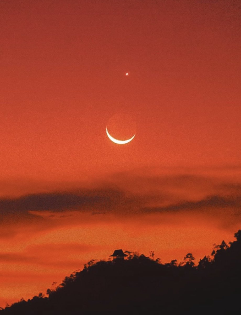 federikacm's tweet photo. La luna y venus. https://t.co/LTZ02GMPRA