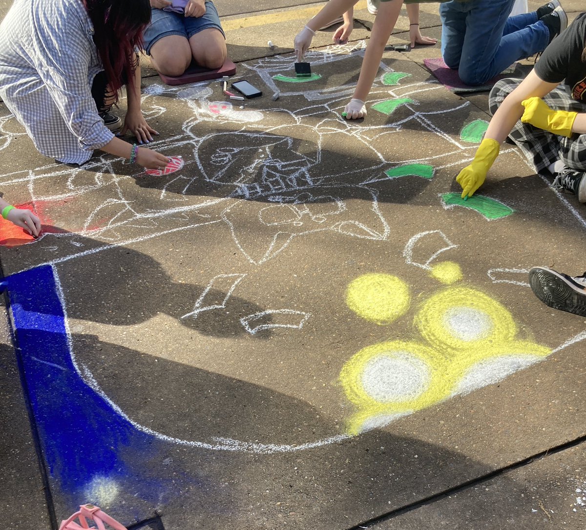.@HaskellLaney and I are so proud of the Fulton students who collaborated on our <a href="/dogwoodarts/">Dogwood Arts</a> Chalk Walk square today and won 2nd place in the Collaborative High School category!