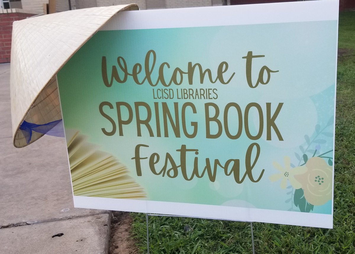 ms_ctran's tweet photo. This Saturday, VCSA traveled down to @LCISDLibraries ' Spring Book Festival to host a DIY Non La Hat activity sharing Vietnamese culture in conjunction with book,'My First day'. So fun to see such enthusiasm from these kiddos learning something new thru art.❤🌏 #LCISDLibraries https://t.co/XLwWENrjgW