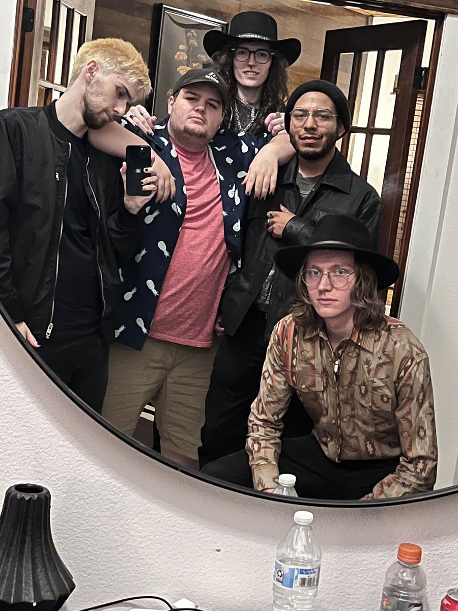 shrimpexe's tweet photo. I never take enough pictures on these trips https://t.co/uN1TSVAEqN