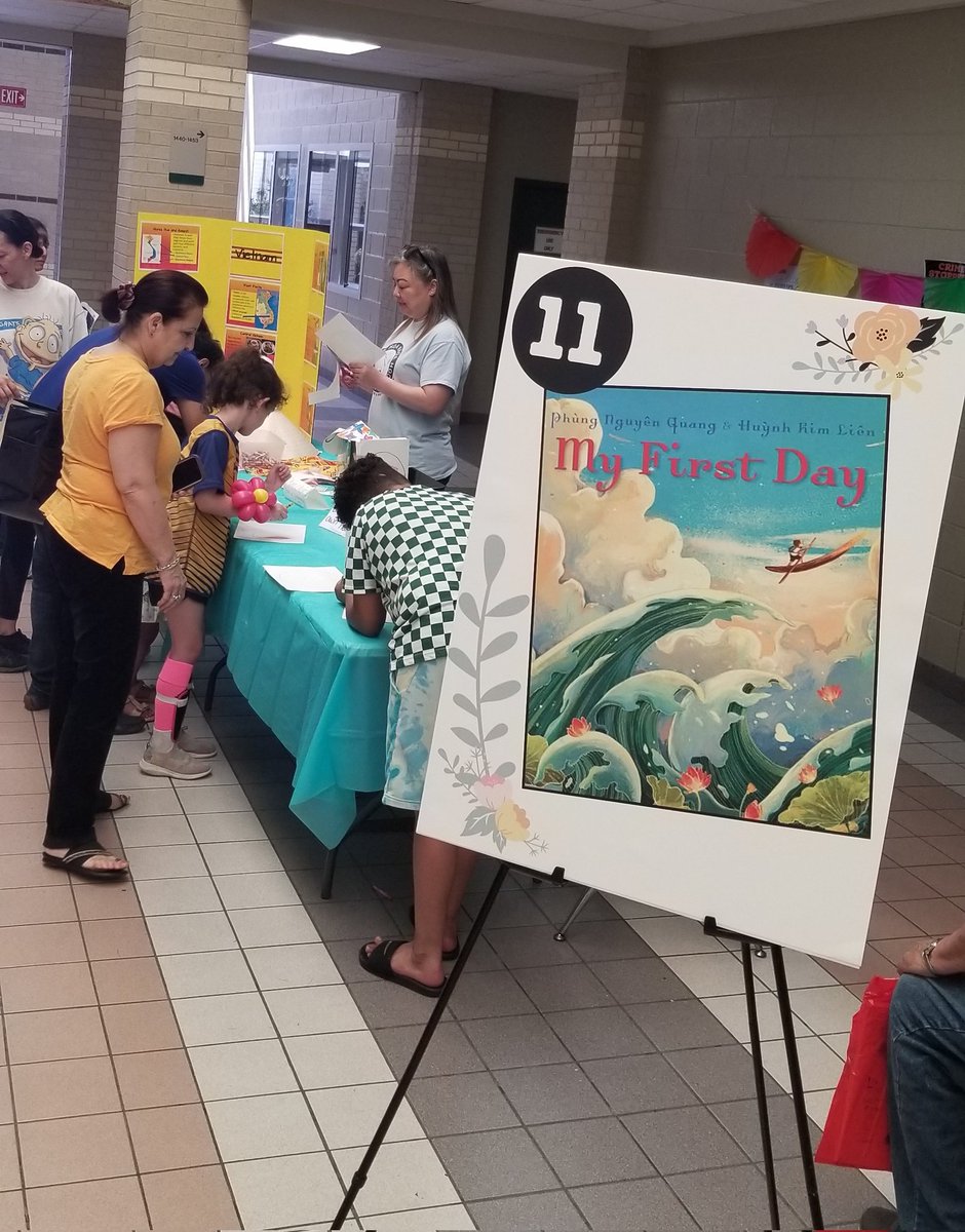 ms_ctran's tweet photo. This Saturday, VCSA traveled down to @LCISDLibraries ' Spring Book Festival to host a DIY Non La Hat activity sharing Vietnamese culture in conjunction with book,'My First day'. So fun to see such enthusiasm from these kiddos learning something new thru art.❤🌏 #LCISDLibraries https://t.co/XLwWENrjgW