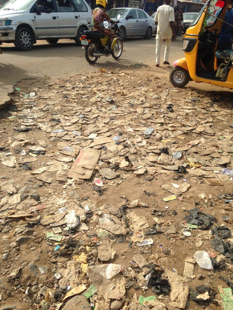 JonathanOlakun3's tweet photo. I'm always unhappy when I see people mess the environment up, so sometimes if not most times, I do ask myself what came over me, that I became so committed about a CLEANER #Nigeria, #Africa &amp; the  #World 🌎 as a whole. The pictures below is one of the reasons why I can't give up https://t.co/Ul3ZwUbbi8