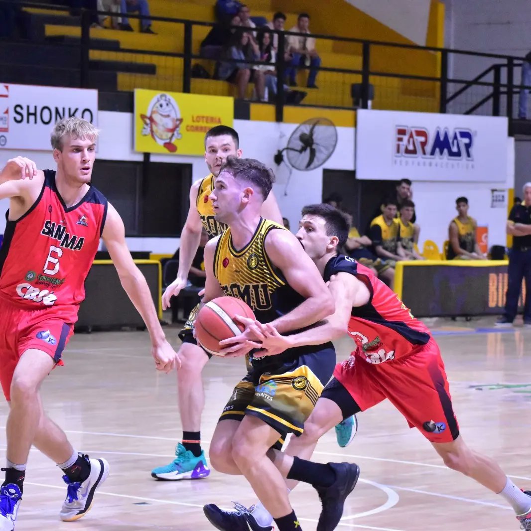 comumercedes's tweet photo. #LNB 🏀 ¡Final del partido!
🟡⚫️ Comunicaciones 67 (Vorhees 13)
⚪️🔴 San Martín 83 (Solanas 26)
#VamosComu 💛🖤🐊 https://t.co/gFBAdqPyoh