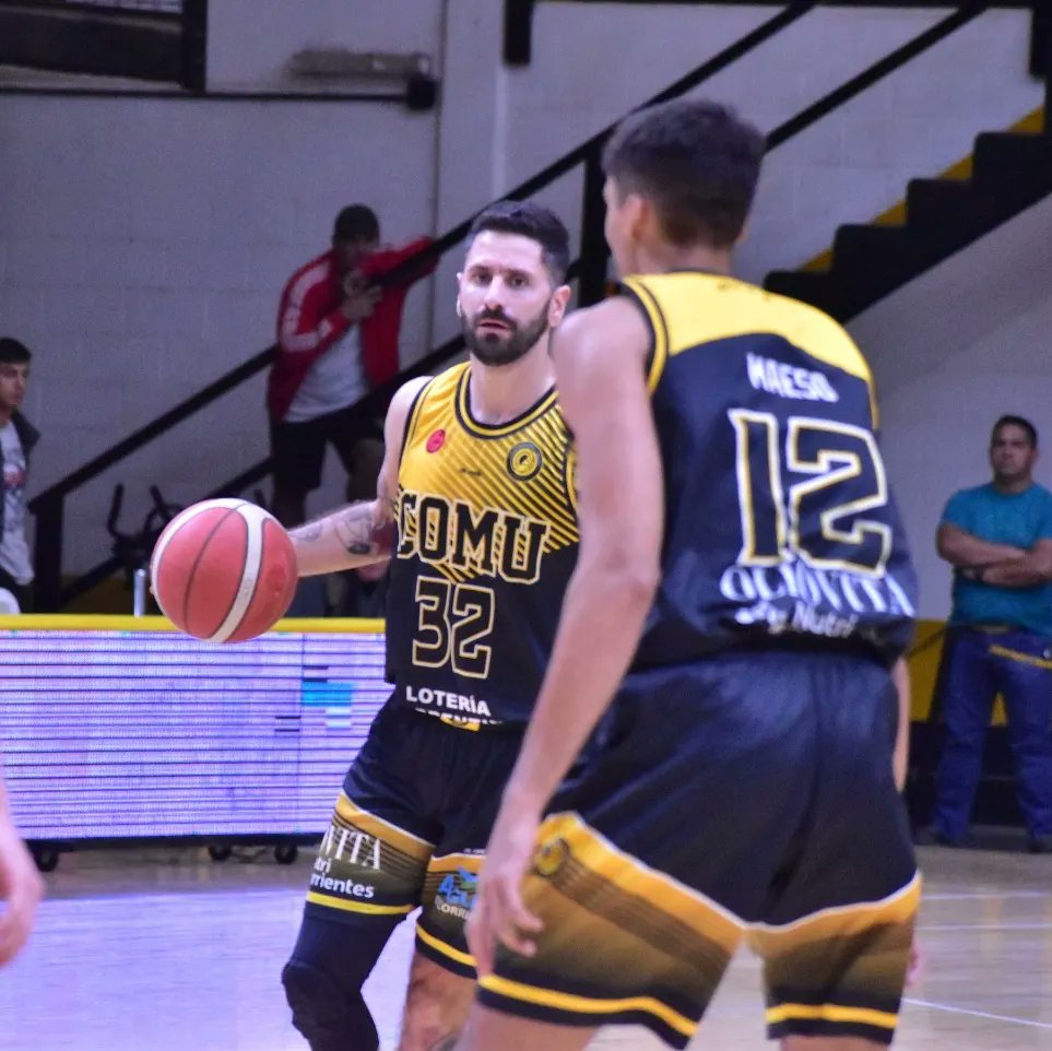 comumercedes's tweet photo. #LNB 🏀 ¡Final del partido!
🟡⚫️ Comunicaciones 67 (Vorhees 13)
⚪️🔴 San Martín 83 (Solanas 26)
#VamosComu 💛🖤🐊 https://t.co/gFBAdqPyoh
