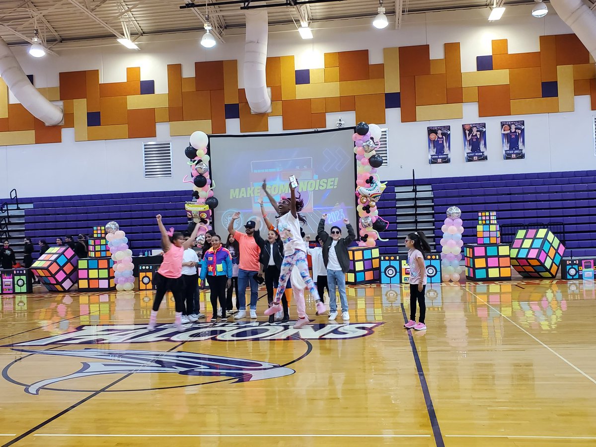 Eherna_LCES's tweet photo. What an amazing experience!!! 🤘 I am honored to have lead these amazing stars through their performance 💫 Outstanding job to my amazing fifth graders! A big shout-out to all who were involved and supported our performance! Coach Del Toro @CoachreyesL @jgonzales_SRMS @CS_PDN https://t.co/Z7IiN0HvRZ