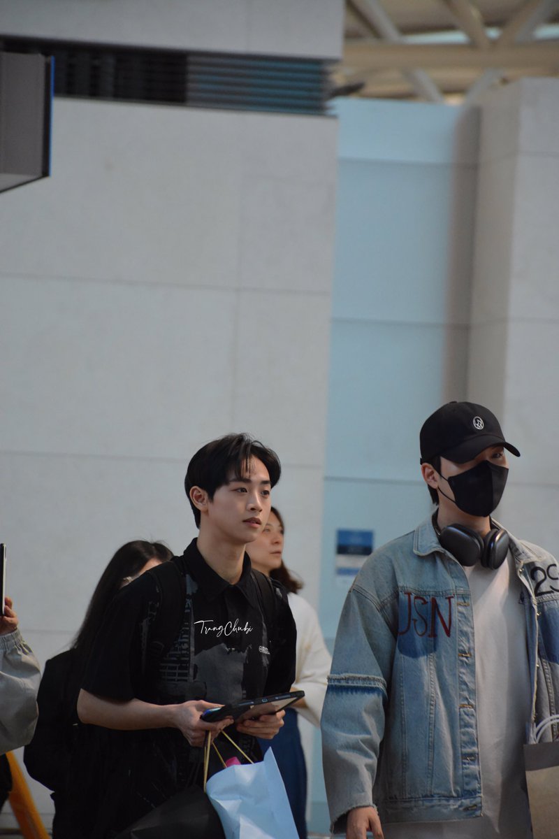 suyeonc6104's tweet photo. CÔNG at ICN airport 23.04.02

Cong was present at the airport to return to Vietnam. 
#CONG #콩심쿵 #콩 

Cre: Me https://t.co/iVk4JEh3Pf