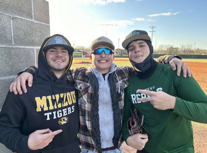 SCW_Baseball's tweet photo. Just some current Warriors helping out future Warriors at their baseball games! ๐#morepoints https://t.co/MfbmAlyyWh
