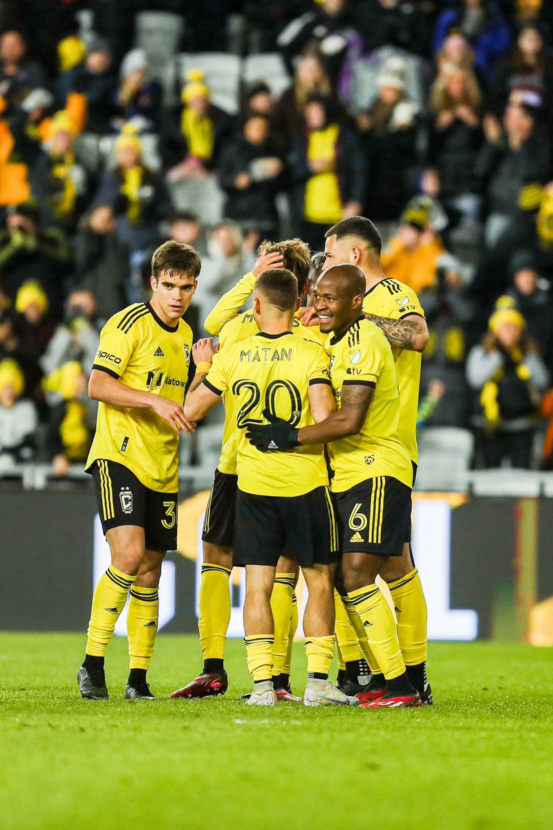 ColumbusCrew's tweet photo. A Day Full of Dubs

U-15s 7-0 Club América
U-17s 4-1 DC United
Crew 4-0 Real Salt Lake

#Crew96 ✘ @CrewAcademy96 https://t.co/8ny8B3Pc6L