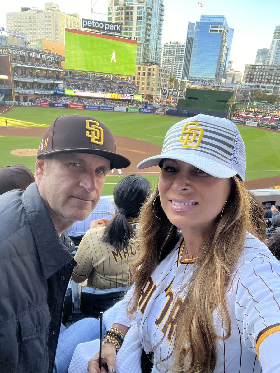 DanielleItani's tweet photo. Let’s go @Padres! #bringthegold https://t.co/HMvqnVSEcr