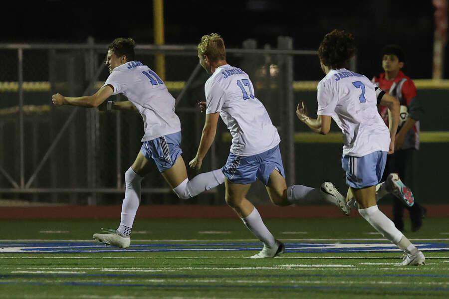 baccathegk's tweet photo. This @JJMensSoccer team was so tight, just look at the emotion in some of these photos! This squad was one to remember and wholeheartedly my favorite season of soccer yet! So much more to come for this team. To my seniors thank you for setting a new standard and leaving a legacy. https://t.co/2HSl5e6MuX