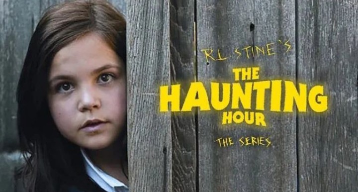 SuperNostalgia9's tweet photo. If you didn't already know I'm uploading a new episode of haunting hour EVERY WEEK! Go check them out on my channel #hauntinghour #rlstine #goosebumps #goosebumpsbooks https://t.co/GmB6wLQMVh