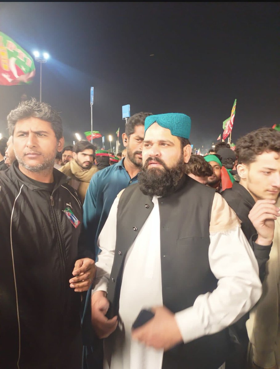 nasifgoru's tweet photo. امیدوار برائے ایم پی اے پی پی 16 ناصف محمود گورو اپنے قائد عمران خان کے حکم کے مطابق مینار پاکستان جلسہ گاہ میں موجود #minar_e_pakistan_jalsa #حقیقی_آزادی_جلسہ #جلسہ_نہیں_ریفرینڈم_ہے #امپورٹڈ_حکومت_نامنظور @ImranKhanPTI @PTIofficial #gujjar_haveli_rawalpindi https://t.co/xnxYYPR3WY