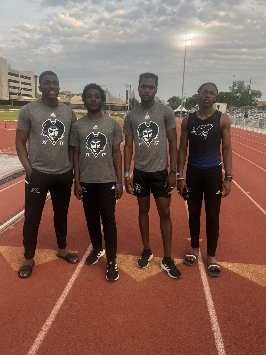 Mens 4x4 wins the Bobcat Invite in 3:09.62 to improve their #4 national ranking. #flytheflag