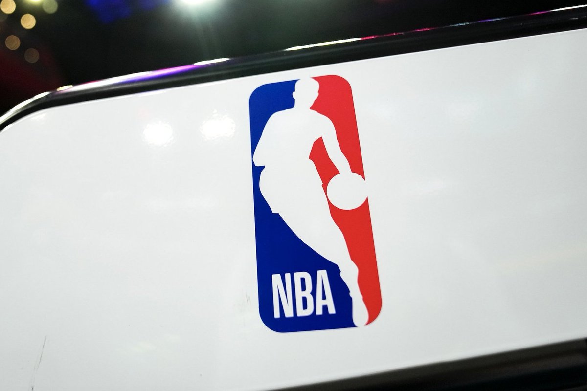 OnTimeDeportes's tweet photo. Siguen los cambios en la NBA. El nuevo contrato colectivo de la NBA permitirá a los jugadores invertir en equipos de la NBA y la WNBA. 

 Tambien los jugadores van a poder promocionar e invertir en empresas de apuestas deportivas y cannabis.
.
.
.
.
#NBA #baloncesto #basketball https://t.co/fakd5C3rIz