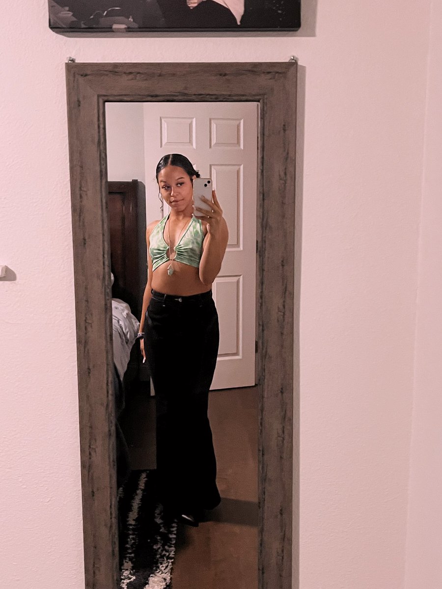 MylaTurner's tweet photo. 💚🤑🍀🔫☘️🥑🐢 https://t.co/yPx42ZoamA