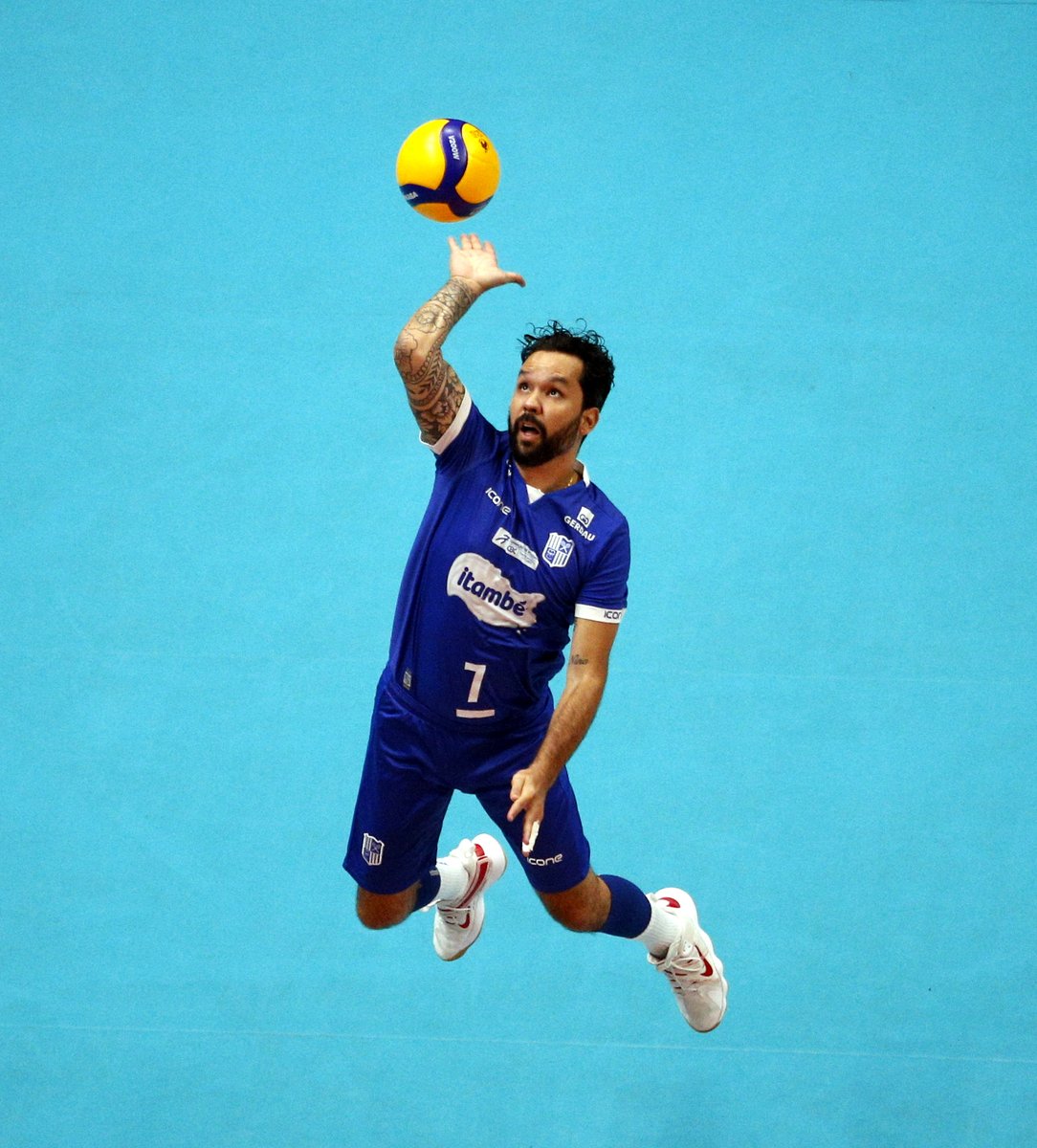 MinasTenisClube's tweet photo. BORA REAGIR, PAREDÃO! 😤
🏐 Superliga - Quartas de final - Jogo 1
➡️ Sesi-SP 2 x 1 Itambé Minas - 3º set
Parcial: 25/23
📺 @sportv 2
#VaiMinas #ItambeMinas #ParedaoAzul https://t.co/w4hebnET1Z
