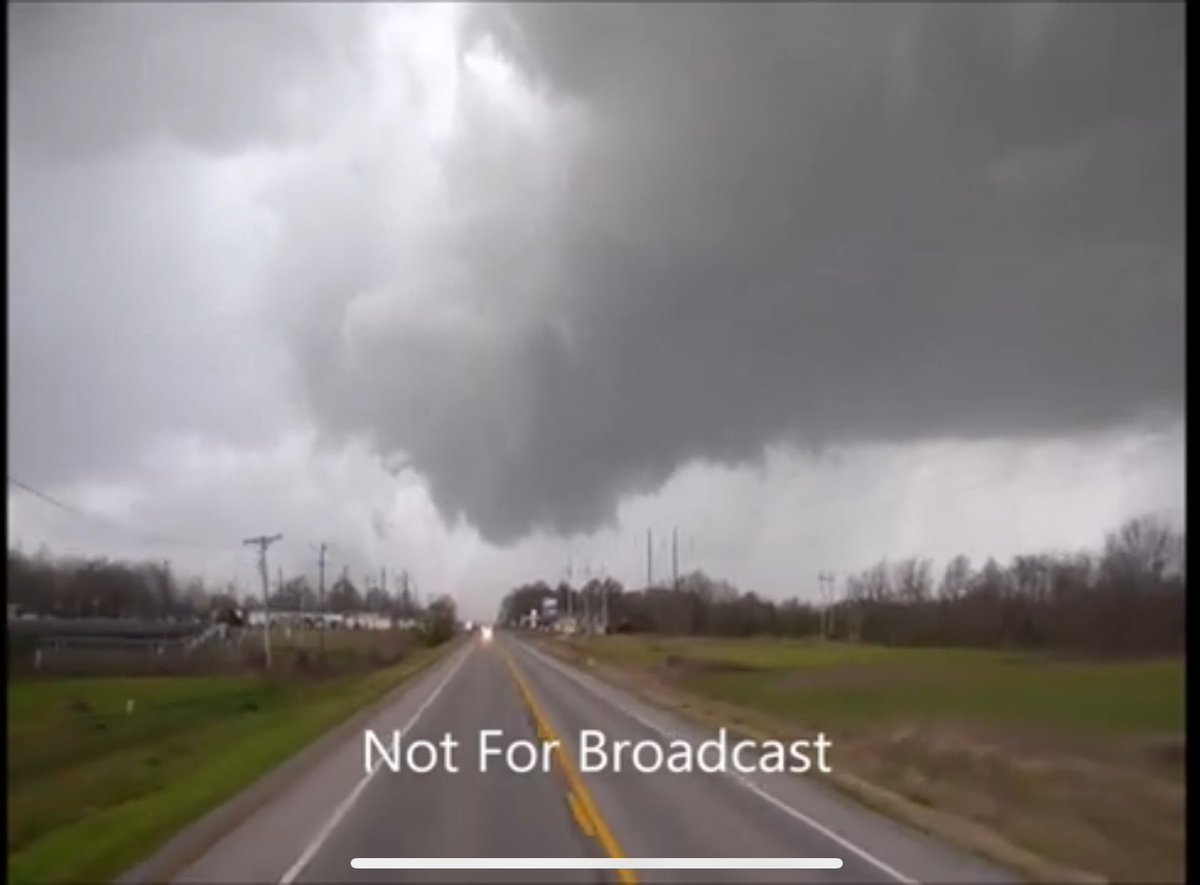 Here’s the video <a href="/ChanceTColdiron/">Chance Coldiron</a> and I shot of the tornado as it moved in to Wynne, AR and then tracked east of Wynne to the Mississippi. Eventually became a wedge as it tracked east before we had to let it go due to lack of river crossing. #ArWx 

youtu.be/QeN4lW2ip3E