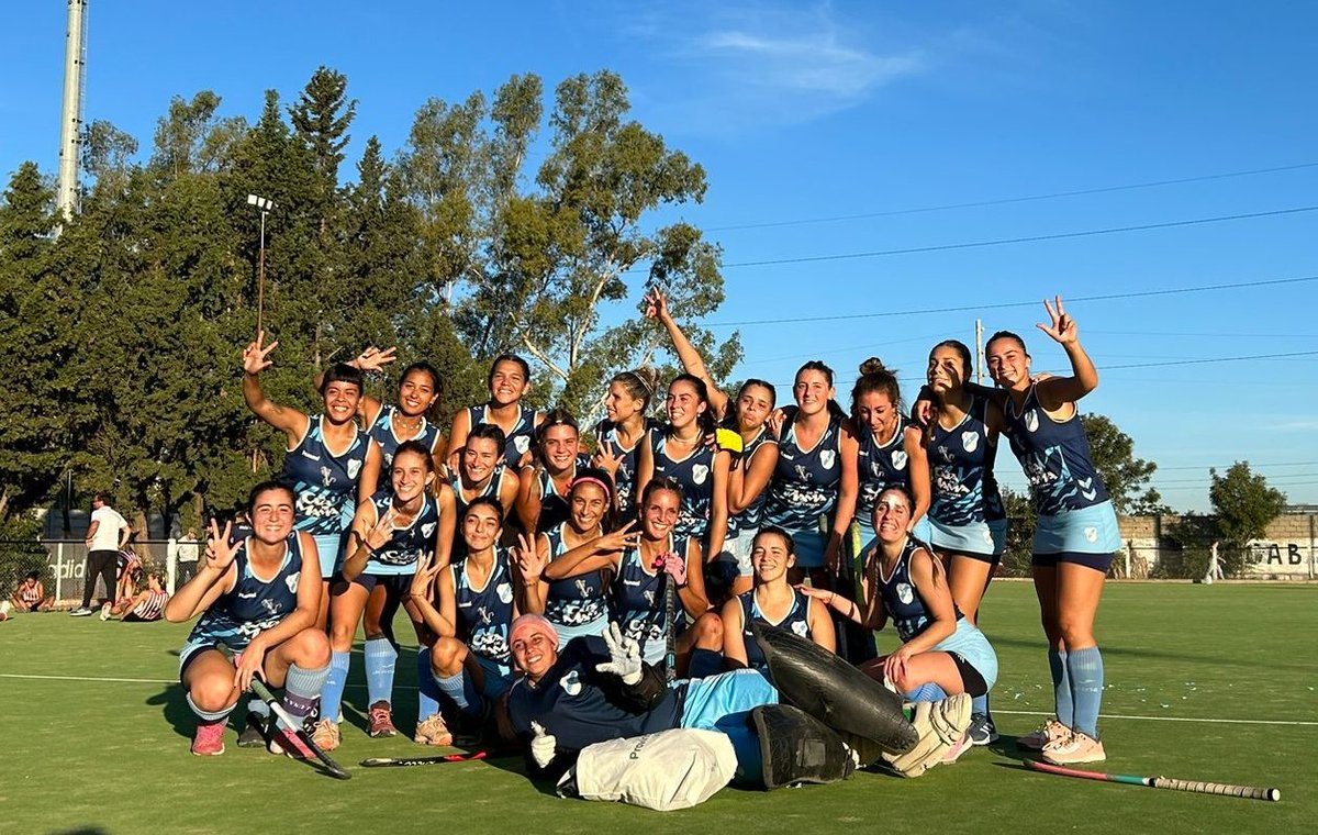 LocosxTemperley's tweet photo. 🏑🥅🔝 SI SE GANA EL CLÁSICO SE FESTEJA ASÍ!!!

✅️ La primera de @TemperleyH le ganó a Los Andes por 2 a 0 en condición de local.
Los goles fueron de Sol Benincasa y Martina Músico.
Intermedia perdió 3 a 2.

🙌 #VamosLasPibas https://t.co/tGTp79P9xU
