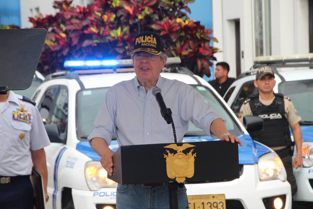 eluniversocom's tweet photo. Porte de armas de uso civil para defensa personal y toque de queda en la Zona 8, entre medidas de seguridad del Gobierno  ► https://t.co/elZ8JjLy0n https://t.co/WjK30nKVR4
