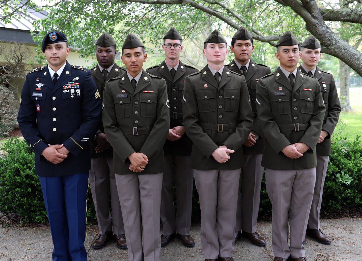 gulfcoastcobra's tweet photo. Congratulations to Class 23-21 on your graduation! We wish you the best as you begin your 12W Carpentry/Masonry Specialist Career! Welcome to the #engineerregiment! #Essayons https://t.co/CTsm4Fn53l