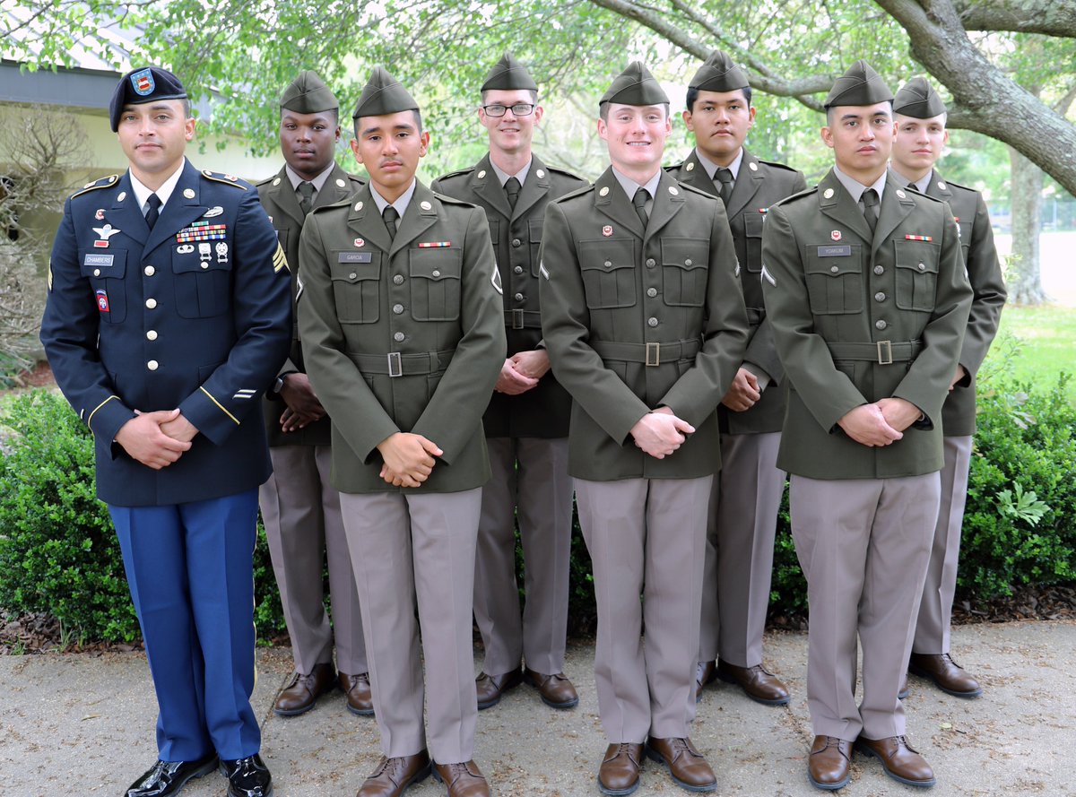 gulfcoastcobra's tweet photo. Congratulations to Class 23-21 on your graduation! We wish you the best as you begin your 12W Carpentry/Masonry Specialist Career! Welcome to the #engineerregiment! #Essayons https://t.co/CTsm4Fn53l
