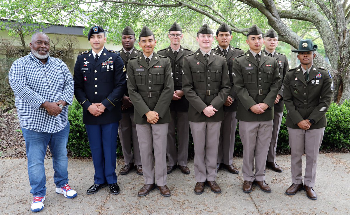 gulfcoastcobra's tweet photo. Congratulations to Class 23-21 on your graduation! We wish you the best as you begin your 12W Carpentry/Masonry Specialist Career! Welcome to the #engineerregiment! #Essayons https://t.co/CTsm4Fn53l