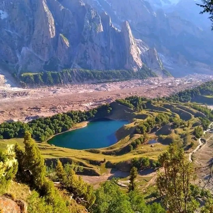 FarmanAli512's tweet photo. Epic Beauty of Kutwal Lake Haramosh Gilgit Baltistan.
Season is waiting for your adventerous Tour.
See you soon in upcomming Summer.❤
#Nature
#Beauty
#Kutwal
#GilgitBaltistan . https://t.co/jxdhgO4qwG