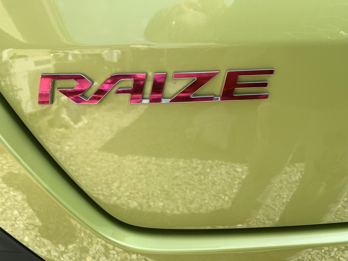 ayaka127_k58's tweet image. 苦戦しながら貼れた😓🤣😭🥹
何回も貼り直したりしたから
近くで見ると汚さがやばい笑
遠目からしか見られないから良きと言うことで🤣
#ライズ #raize