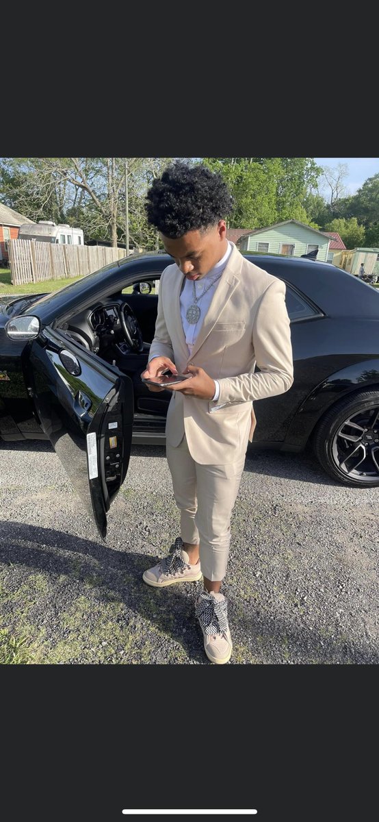 _PrettiChica's tweet photo. And you know my baby put that shit tf on 🔥🔥🫶🏽🫶🏽#SrProm. https://t.co/Ut2HZRFTbA