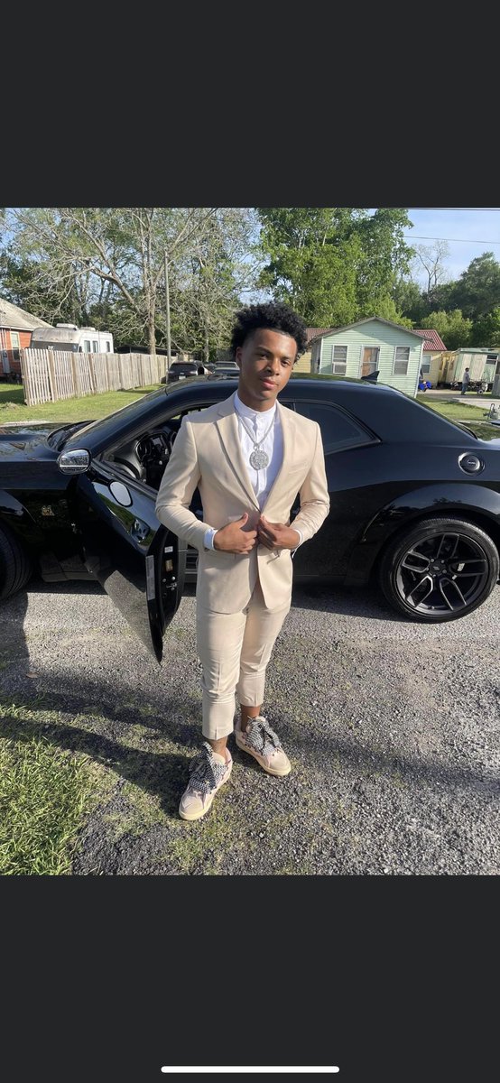 _PrettiChica's tweet photo. And you know my baby put that shit tf on 🔥🔥🫶🏽🫶🏽#SrProm. https://t.co/Ut2HZRFTbA