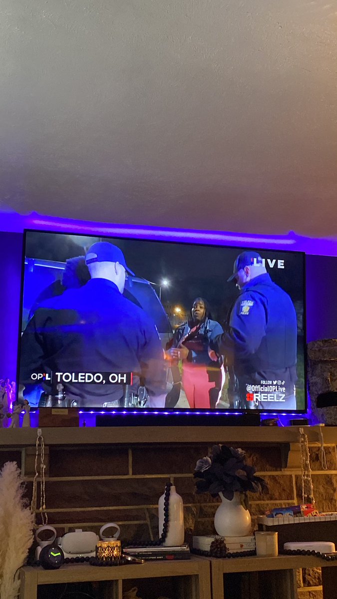 deaconsample's tweet photo. Must be a popular night to switch seats?? #OPLive #OPLiveNation #OnPatrolLive @OfficialOPLive @ReelzChannel @OnPatrolLive https://t.co/OG41ARBAEj