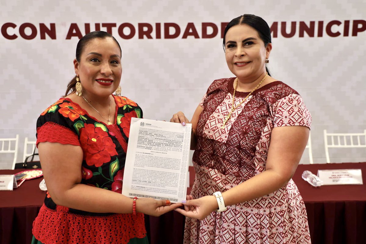 KarinaBaronO's tweet photo. 9 municipios más del #Istmo, firmaron convenio para acceder a estímulos fiscales en el proceso de #CertificaciónPolicial, para 63 aspirantes a policía municipal. https://t.co/fcsOSwmJq5
