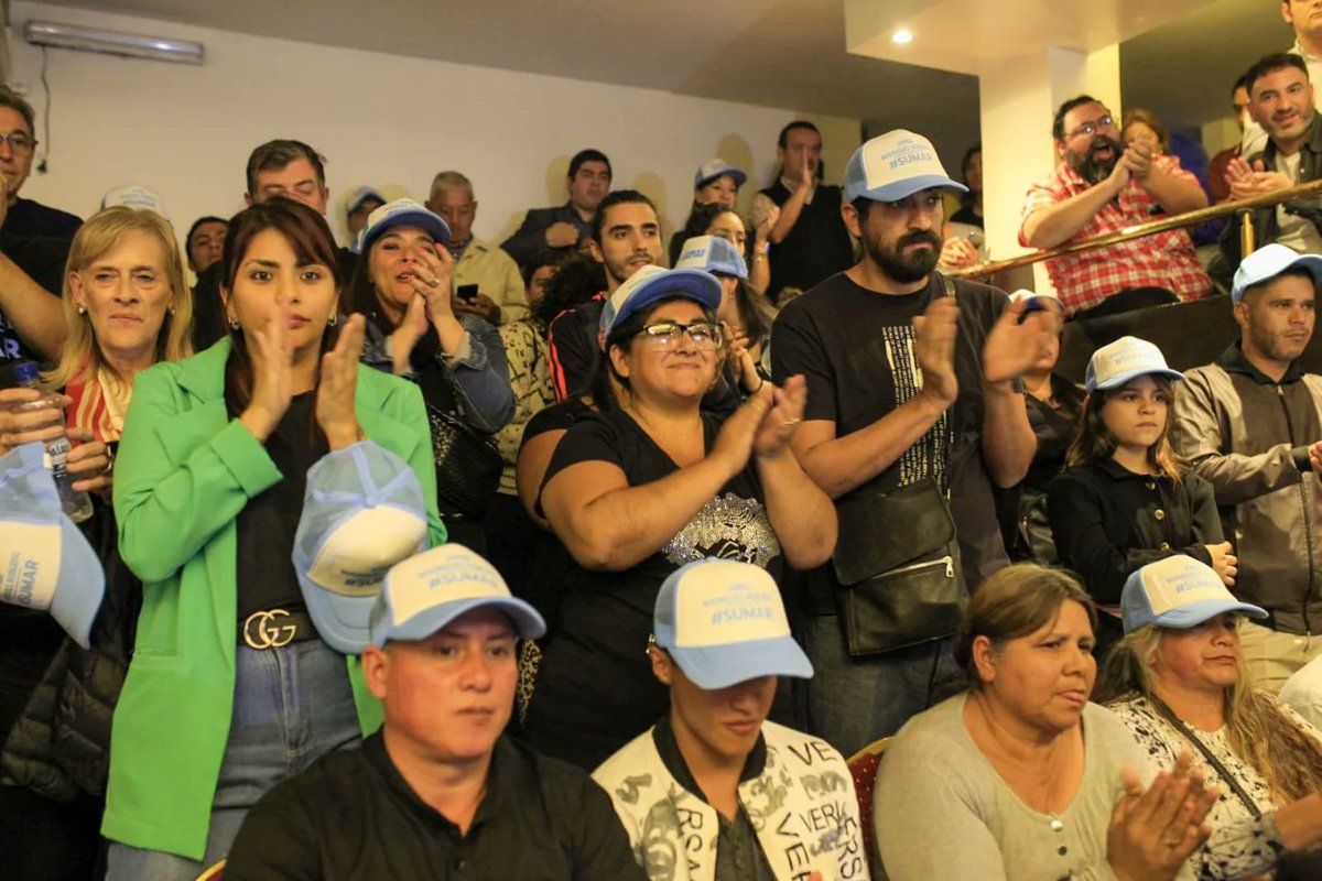 🤝Agradezco al dirigente del espacio SUMAR, Jorge Rodríguez Robledo, al senador, <a href="/pyedlin/">Pablo Yedlin</a>, la secretaria nacional de Acceso a la Salud, <a href="/SandraMTirado/">Sandra Tirado</a>, al legislador, <a href="/gabiyedlin/">Gabriel Yedlin</a>, al concejal, <a href="/ErnestoNagleOk/">Ernesto Nagle</a> y a todos los presentes por permitir este espacio de diálogo.