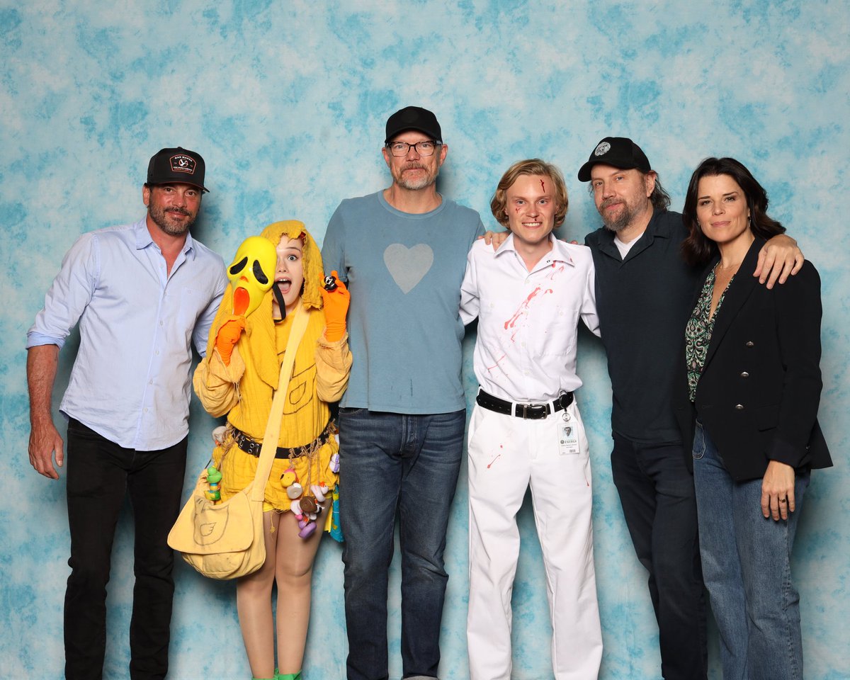 JPAdventurer's tweet photo. Met the Scream cast with @TakeAChanceCos 🔪 https://t.co/EcVIhdUpgR