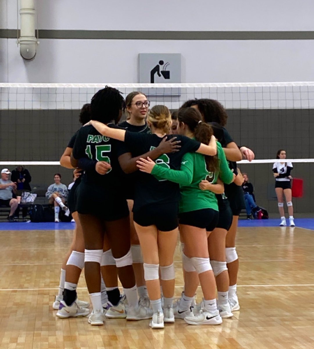 MilayaGraves's tweet photo. Day 1 #LoneStarClassic 🏐 #PAVC #16U #TeamBonding https://t.co/uVqENgwSdO