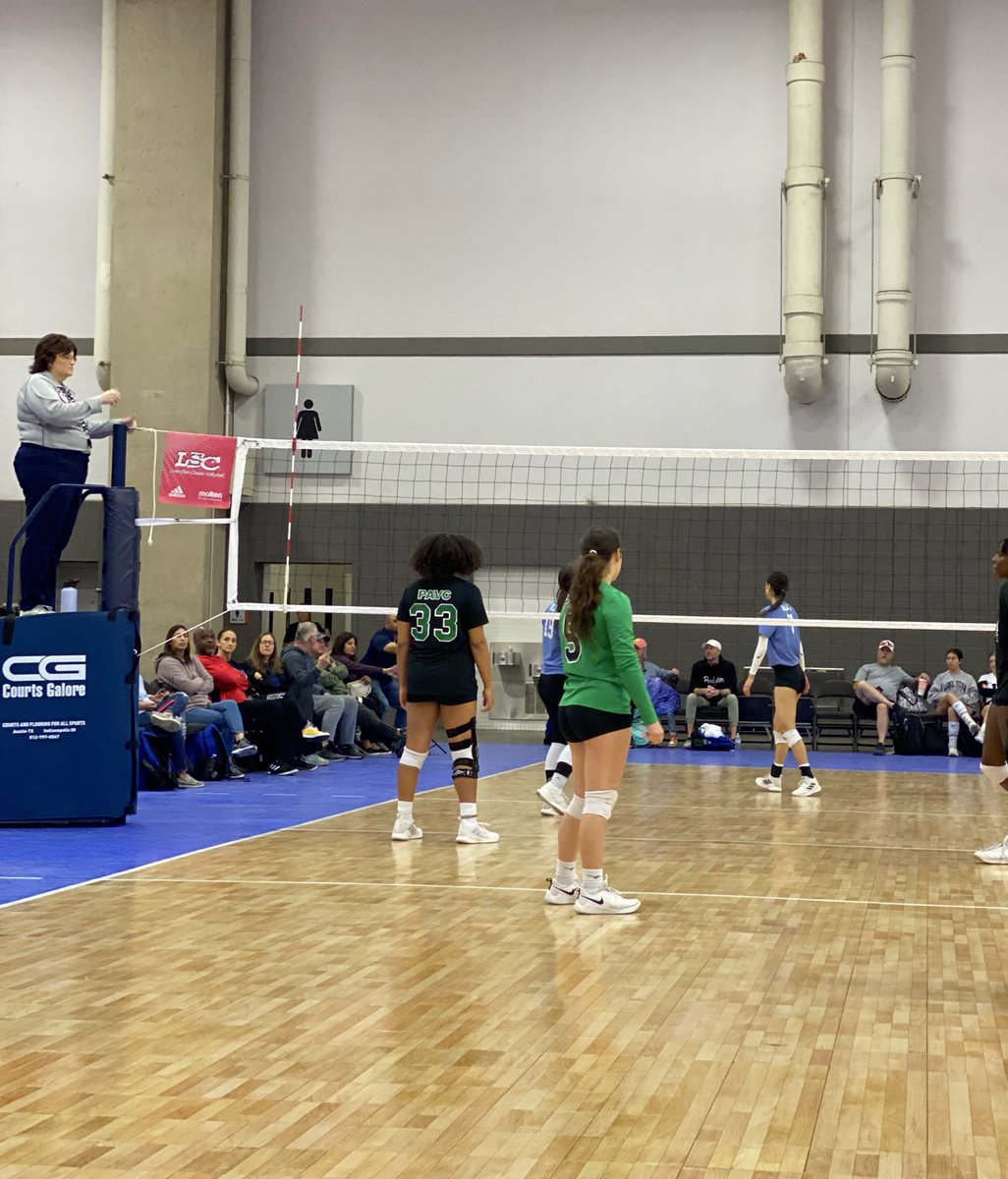 MilayaGraves's tweet photo. Day 1 #LoneStarClassic 🏐 #PAVC #16U #TeamBonding https://t.co/uVqENgwSdO